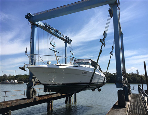 boat travel lift 