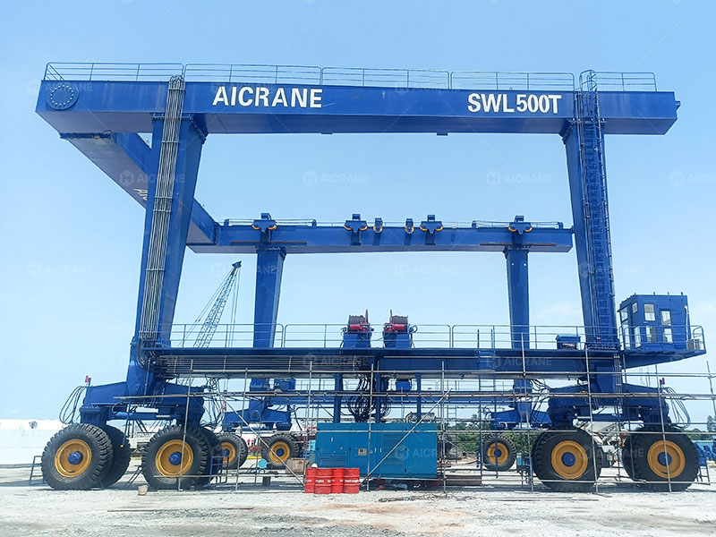 mobile boat hoist in shipyards